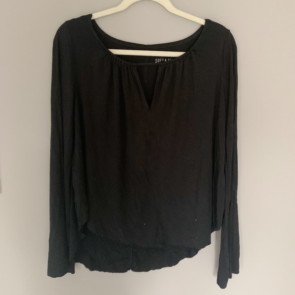 long-sleeved black top - Picture 1 of 1